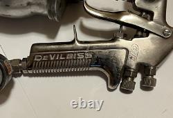 DeVilbiss GTi HVLP Paint Spray Gun Air Sprayer & Sharpe 450 Suction Cup Hopper