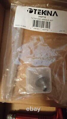 TEKNA HVLP Copper He Uncupped Gravity Feed Spray Gun, 1.2, 1.3, 7e7 P1-9 bar