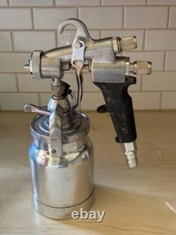 USED Titan Capspray Maxum II HVLP Spray Gun with a new cup