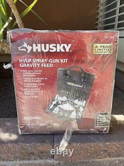 Kit de pistolet à peinture automobile à air comprimé Husky HVLP à alimentation par gravité standard.