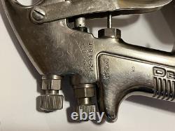 Pistolet à peinture DeVilbiss GTi HVLP et godet à aspiration Sharpe 450