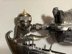 Pistolet à peinture DeVilbiss GTi HVLP et godet à aspiration Sharpe 450