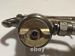 Pistolet à peinture DeVilbiss GTi HVLP et godet à aspiration Sharpe 450