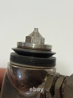 Pistolet à peinture DeVilbiss GTi HVLP et godet à aspiration Sharpe 450
