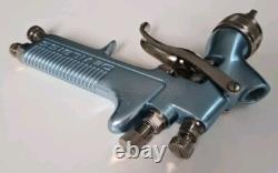 Pistolet à peinture Devilbiss GTI W 1.4 avec capot d'air 115 HVLP et godet / pot de pistolet neuf.