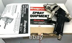 Pistolet à peinture à air Snap On Tools BF700 HVLP noir avec alimentation gravitaire et boîte Saber II
