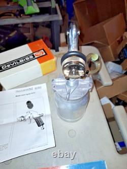Pistolet à peinture à turbine HVLP DeVilbiss JGHV-501 avec godet de pression Sharpe 450