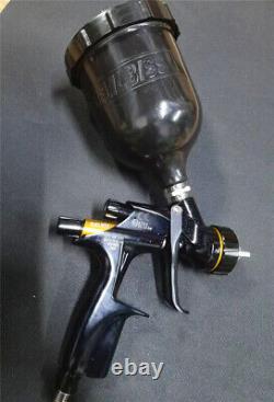 Pistolet de pulvérisation DeVilbiss DV1 Basecoat à gravité avec buse HVLP DV1-B PLUS de taille 1,3 mm.