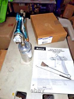 Pistolet pulvérisateur Binks Cub SL HVLP avec godet siphon de 8 oz 7011-3502-3